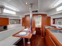 Beneteau Oceanis 35 - Internal image