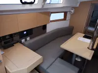 Beneteau Oceanis 35.1 - Internal image