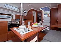 Beneteau Oceanis 38 - Internal image