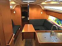 Bavaria Cruiser 37 - Internal image