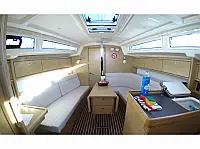 Bavaria Cruiser 34 - Internal image