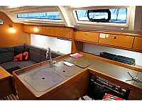 Bavaria Cruiser 37 - Internal image