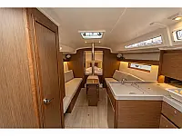Oceanis 34.1 - Internal image