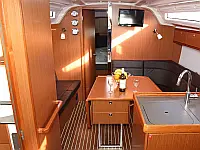 Bavaria Cruiser 37 - Internal image