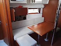 Oceanis 38.1 - Internal image