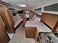 Oceanis 34.1 - Internal image