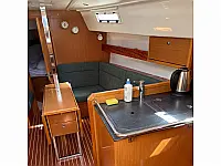 Bavaria Cruiser 32 - Internal image