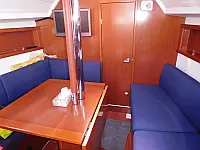 Oceanis 31 - Internal image