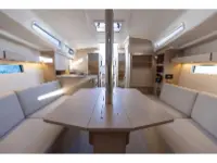 Oceanis 34.1 - Internal image