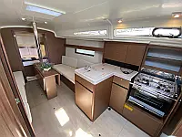 Oceanis 34.1 - Internal image