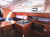 Bavaria Cruiser 37 - Internal image