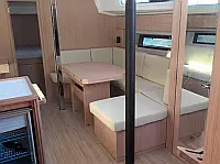 Bavaria C42 - Internal image