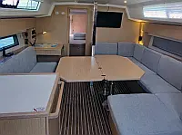 Bavaria C42 - Internal image