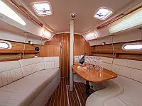 Catalina 320 - Internal image