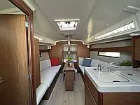 Oceanis 34.1 - Internal image