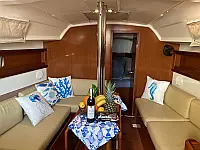 Oceanis 34 - Internal image