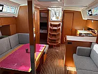 Bavaria C42 - Internal image