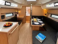 Bavaria C42 - Internal image