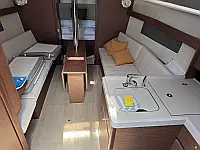 Oceanis 34.1 - Internal image