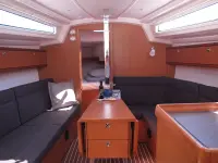 Bavaria Cruiser 33 - Internal image